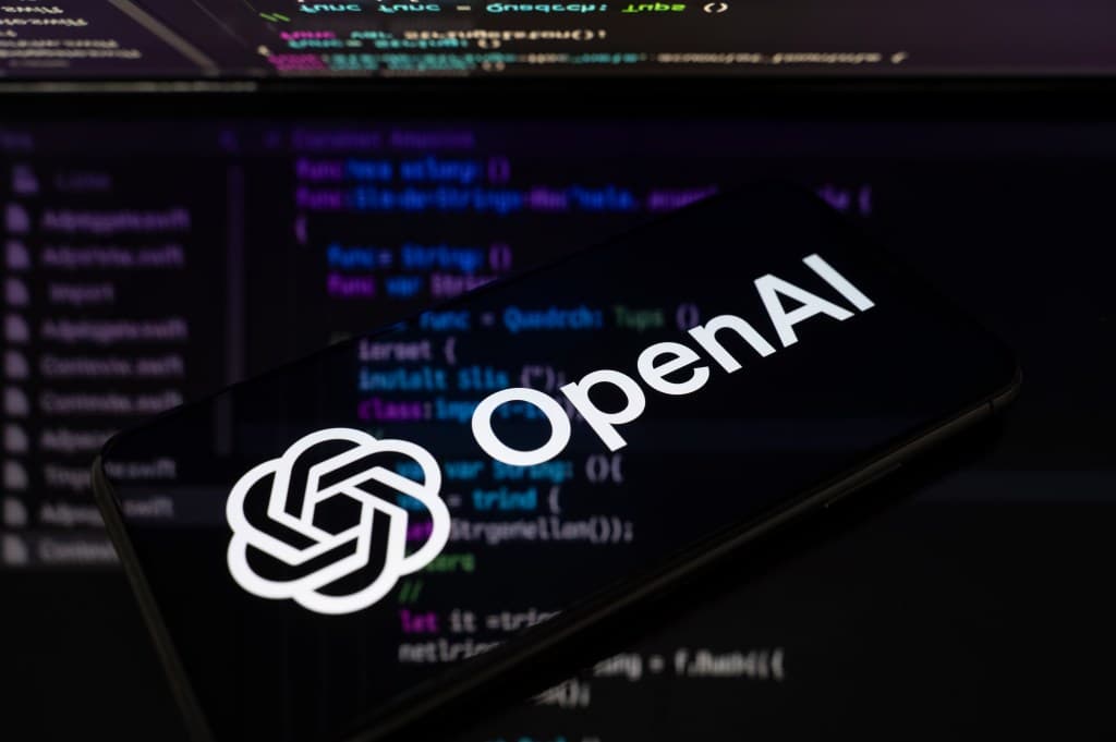 Smartfonda OpenAI logotipi — kompaniya uch xavfsizlik tadqiqotchisini ishdan bo'shatdi
